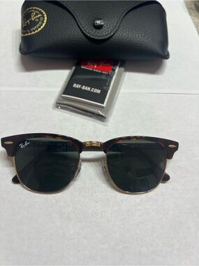 Ray-Ban 3016 Clubmaster Sunglasses - Tortoise with G-15 Lenses.